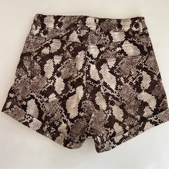H&M Python Print Highwaisted Shorts - Picture 4 of 7